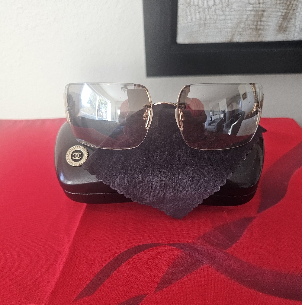 💯 AUTHENTIC VINTAGE CHANEL RIMLESS SUNGLASSES WITH CASE